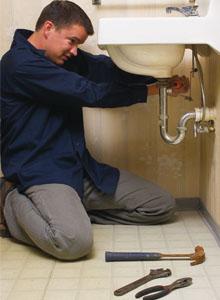 Plumbing contractor in Broomfield fixes a sink