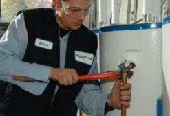 Broomfield water heater repair technician goes to work